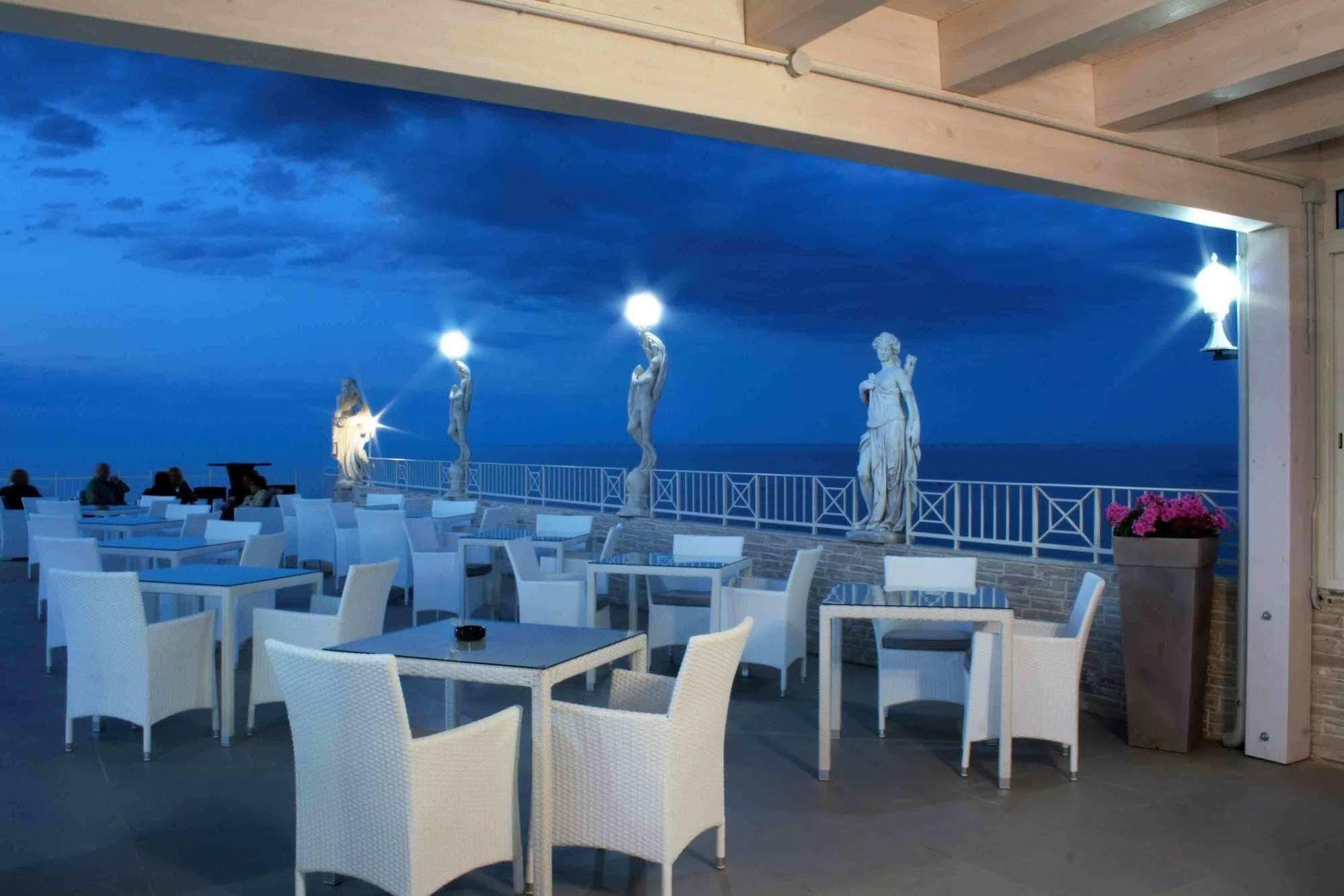 Gfh - Hotel Sole Resort & Spa Marotta Buitenkant foto